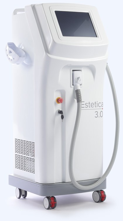 Аппарат Estetica 3.0 с IPL-манипулой в держателе